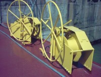 Manual coupling winches